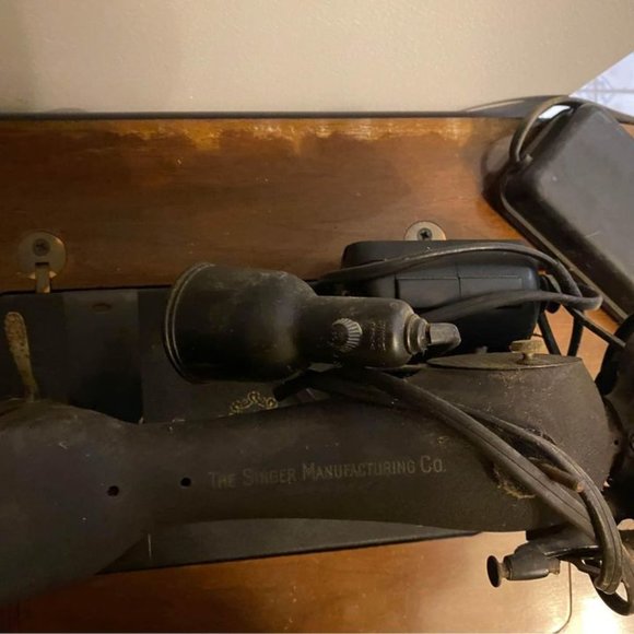 1951 Singer Sewing Machine Table Antique - Picture 2 of 6